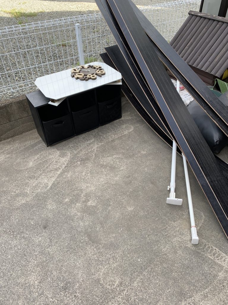 【甲府市岩窪町】折り畳みテーブル、カラーボックスなど少量の出張不用品回収・処分ご依頼